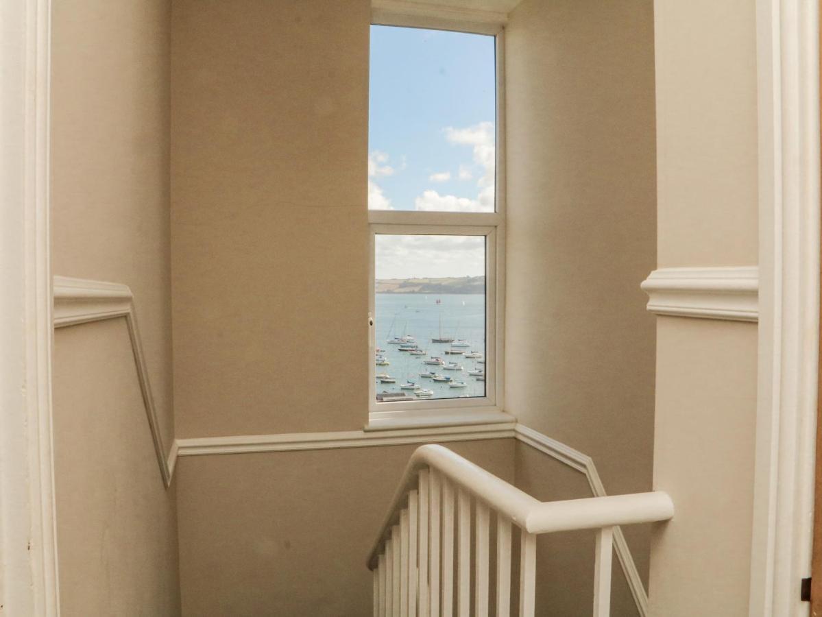 Villa Through The Porthole à Falmouth Extérieur photo