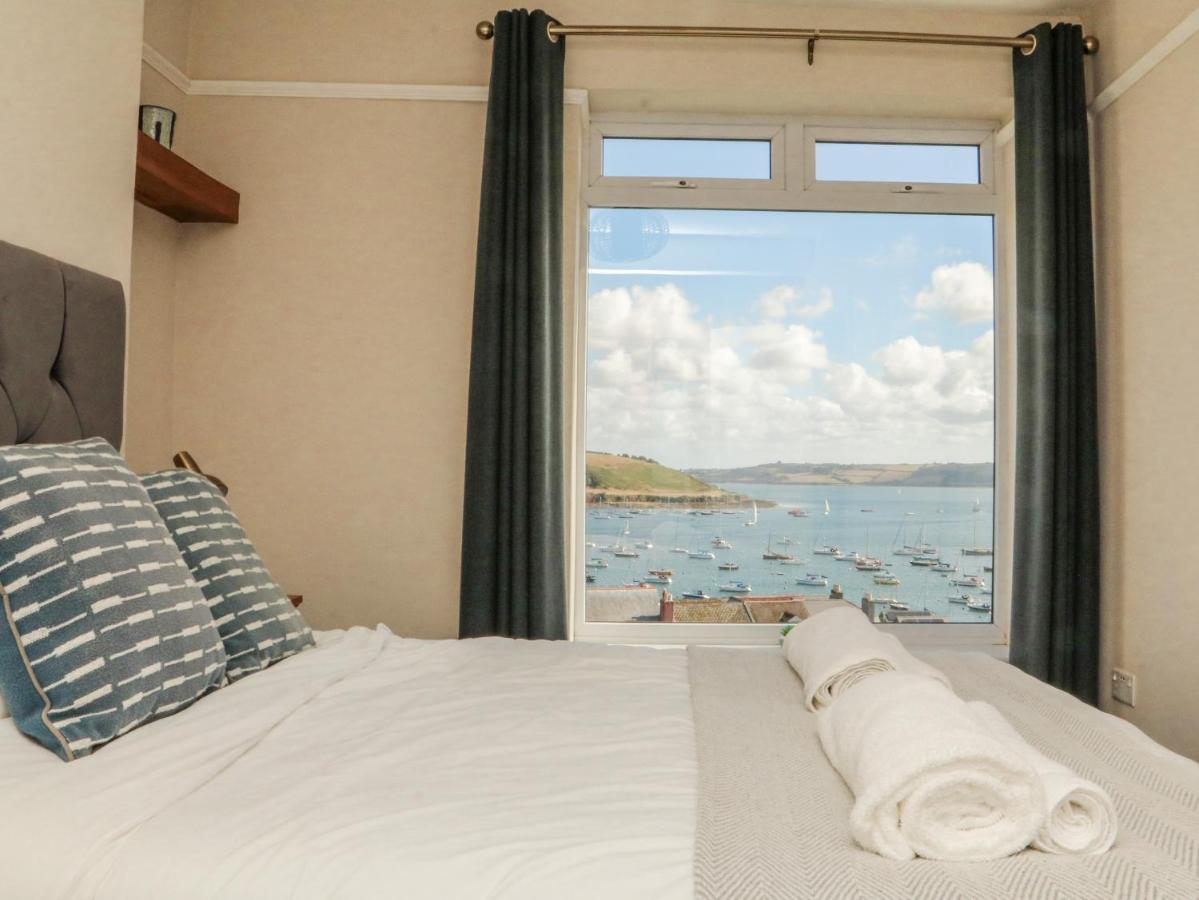 Villa Through The Porthole à Falmouth Extérieur photo