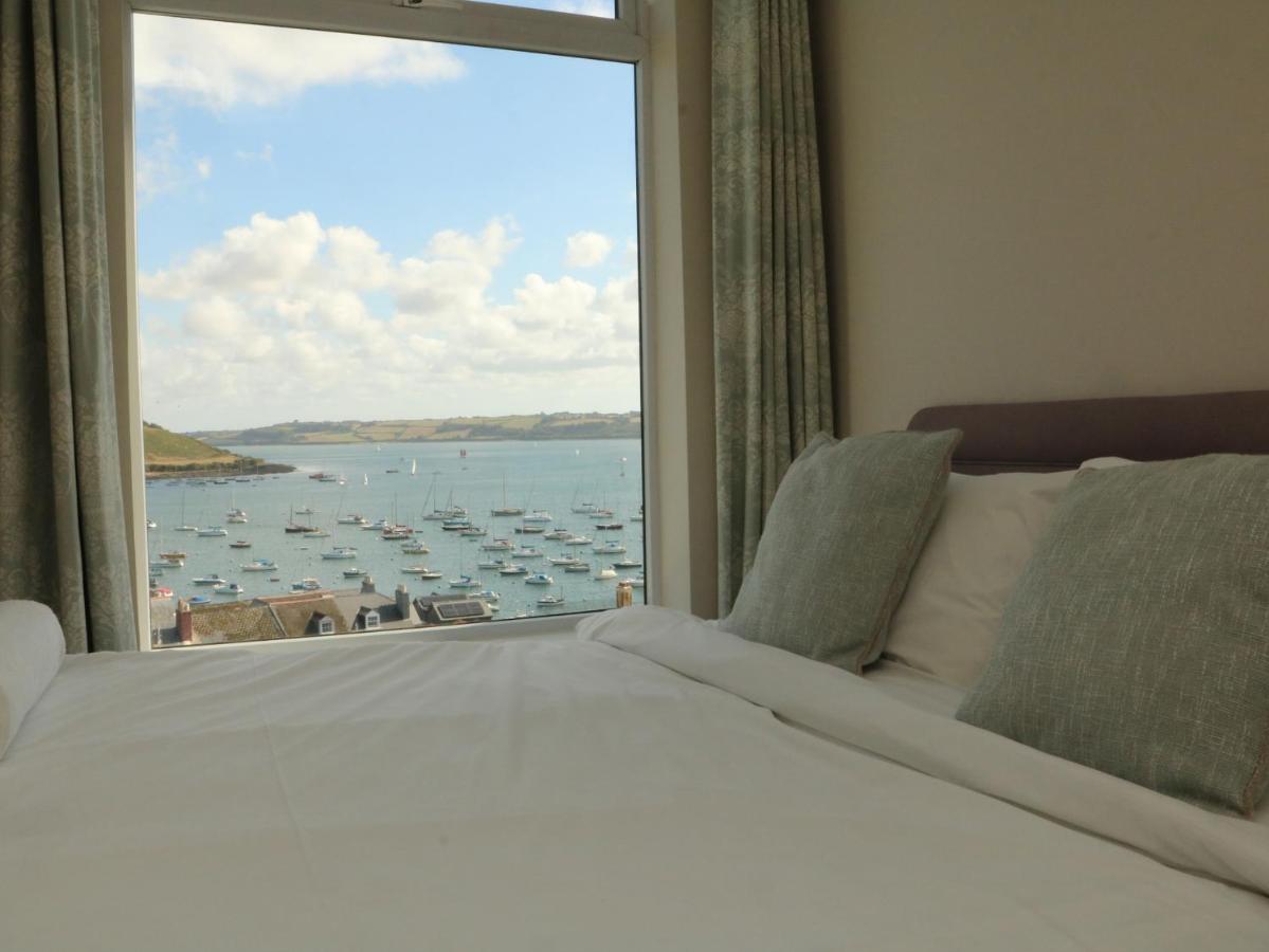 Villa Through The Porthole à Falmouth Extérieur photo